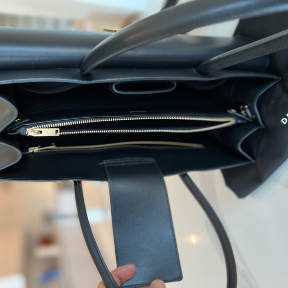 DeMillier London Maxi Montreal Handbag of the British Royals Sold Out - Picture 11 of 15